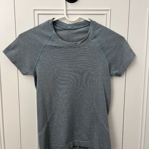 LuluLemon Swiftly Tech Short Sleeve 2.0 Race length (Size 2)